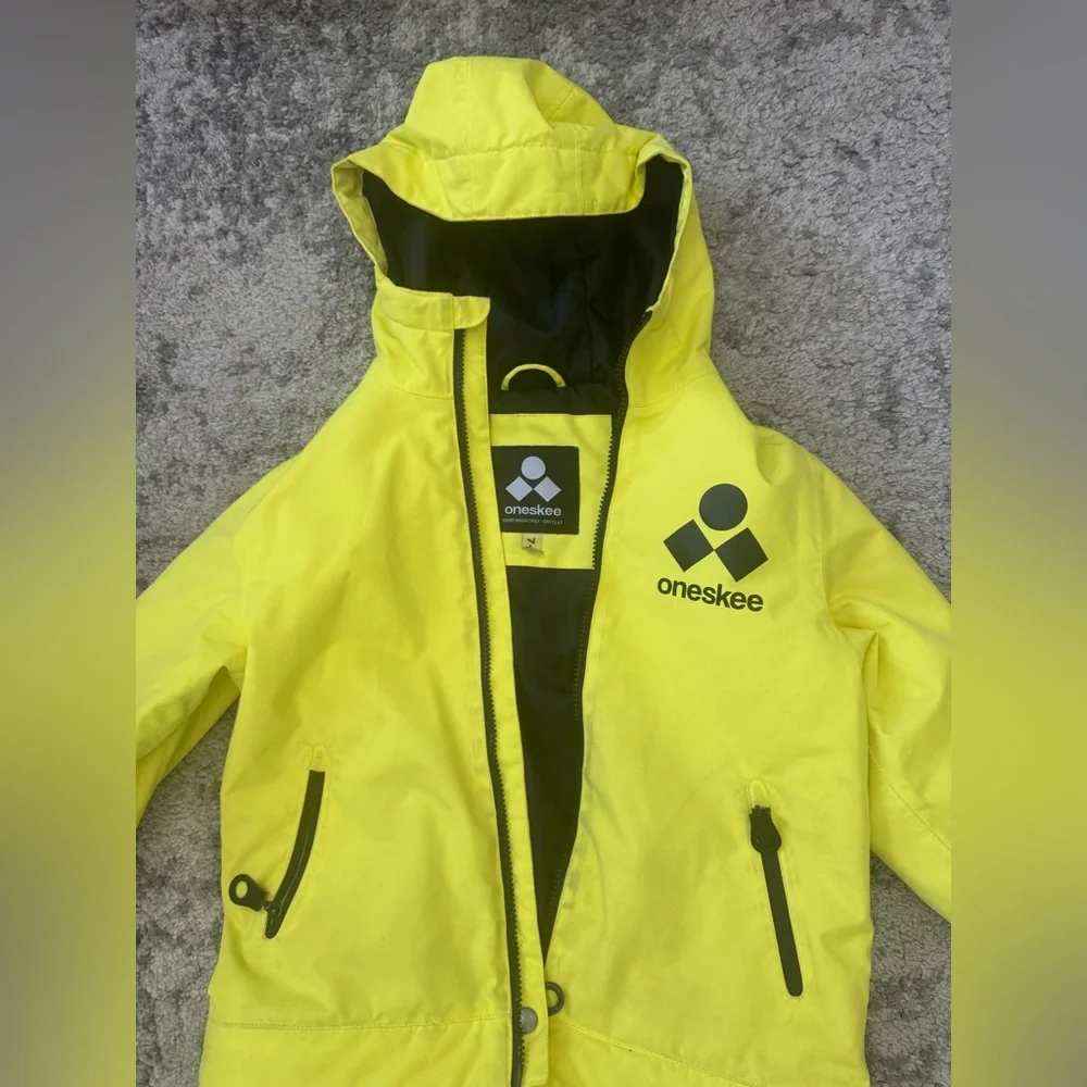 Oneskee Kids Neon Yellow One Piece Snow Suit Ski Suit Size 7-8 Waterproof - Picture 2 of 12